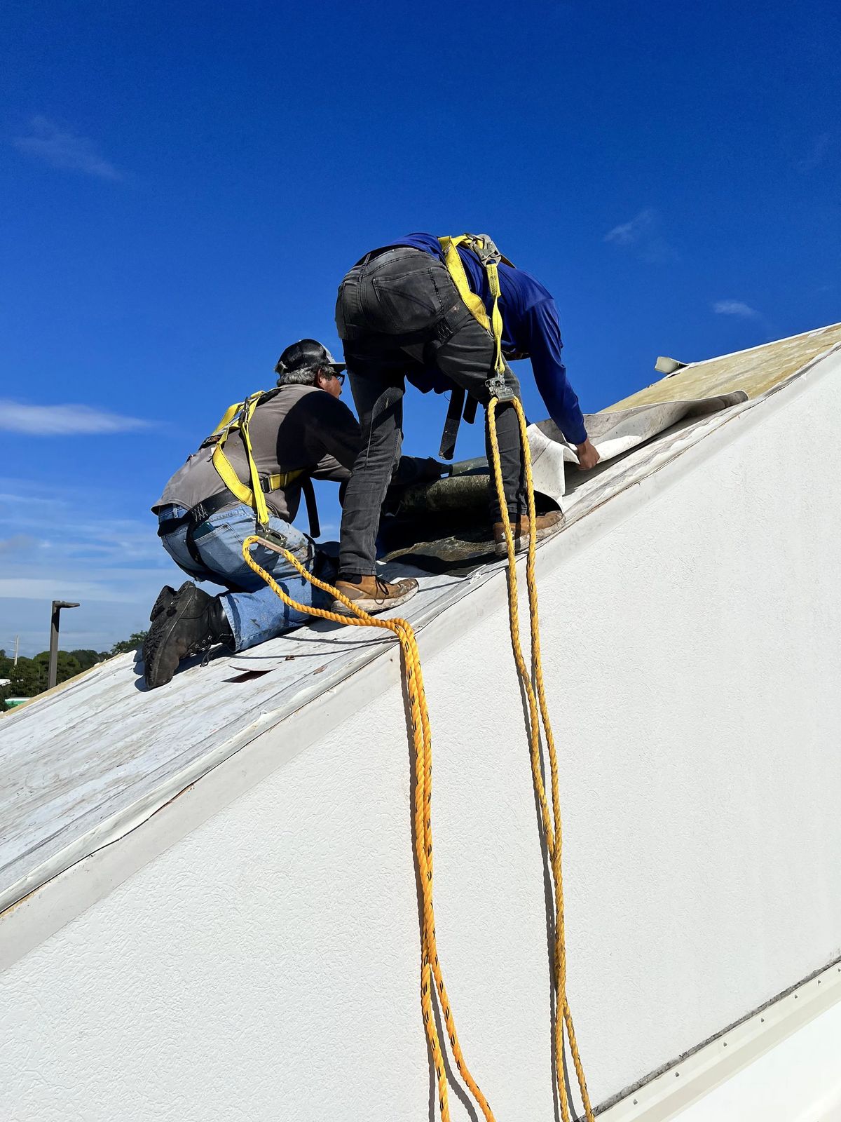 ERS partner crew installing a Florida roof